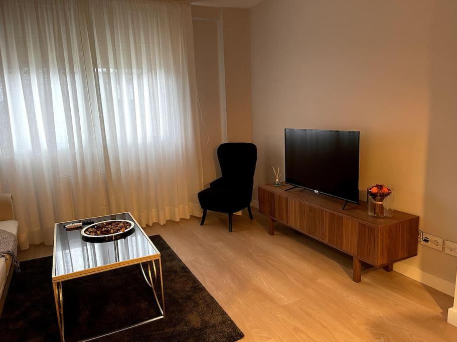Piso En El Centro De Ferrol Recien Reformado. Apartment Luaran gambar